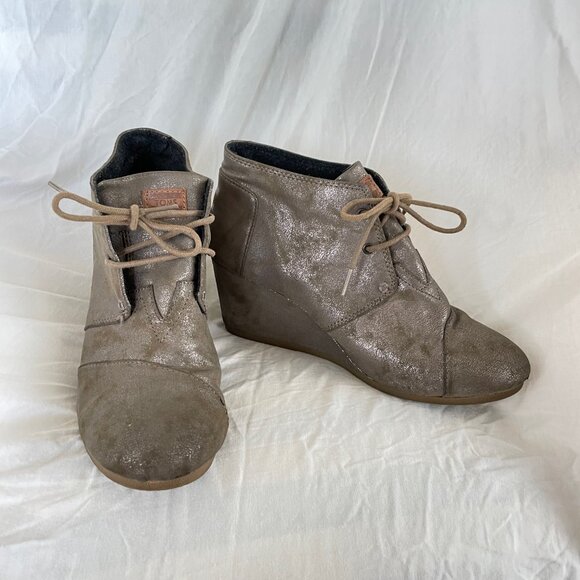 TOMS Metallic Lace Up Desert Booties - Wedge Heel - Size 10 Wide - Picture 7 of 13